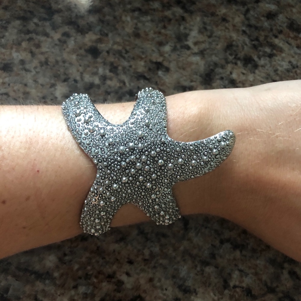 ✨✨ Starfish Bangle ✨✨ - Picture 9 of 9